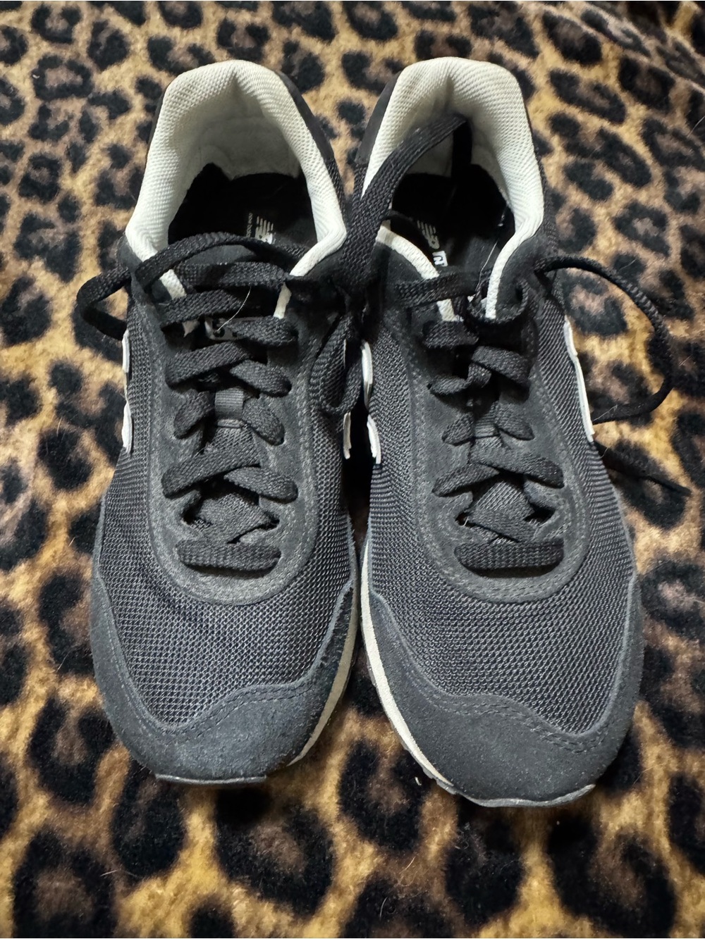 Women’s black New Balance 515